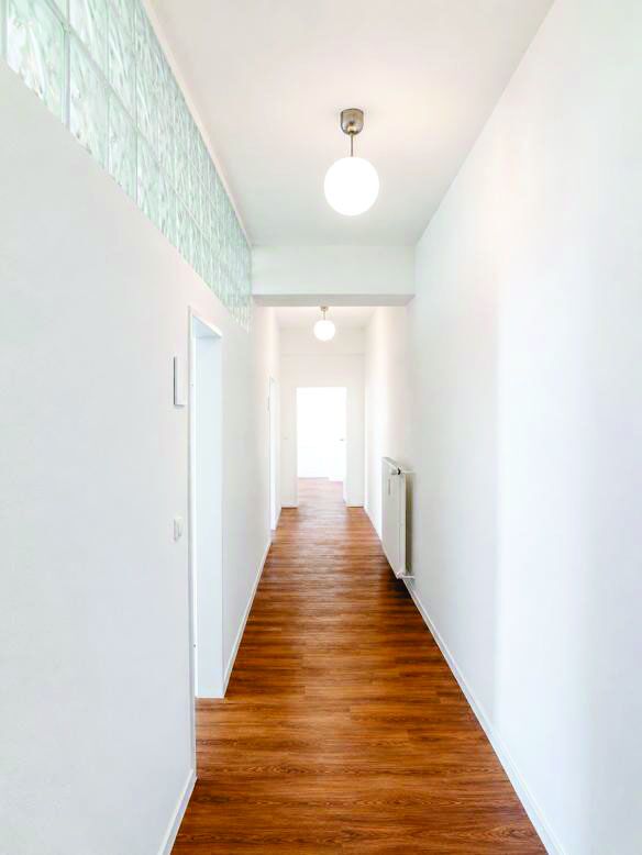 Flur mit Vinylboden in Holzoptik